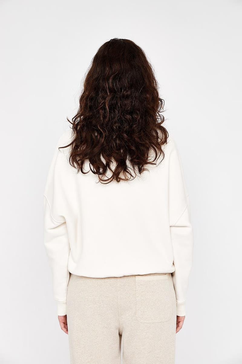 Moscow Moscow Sweater Jesse Wolwit 3