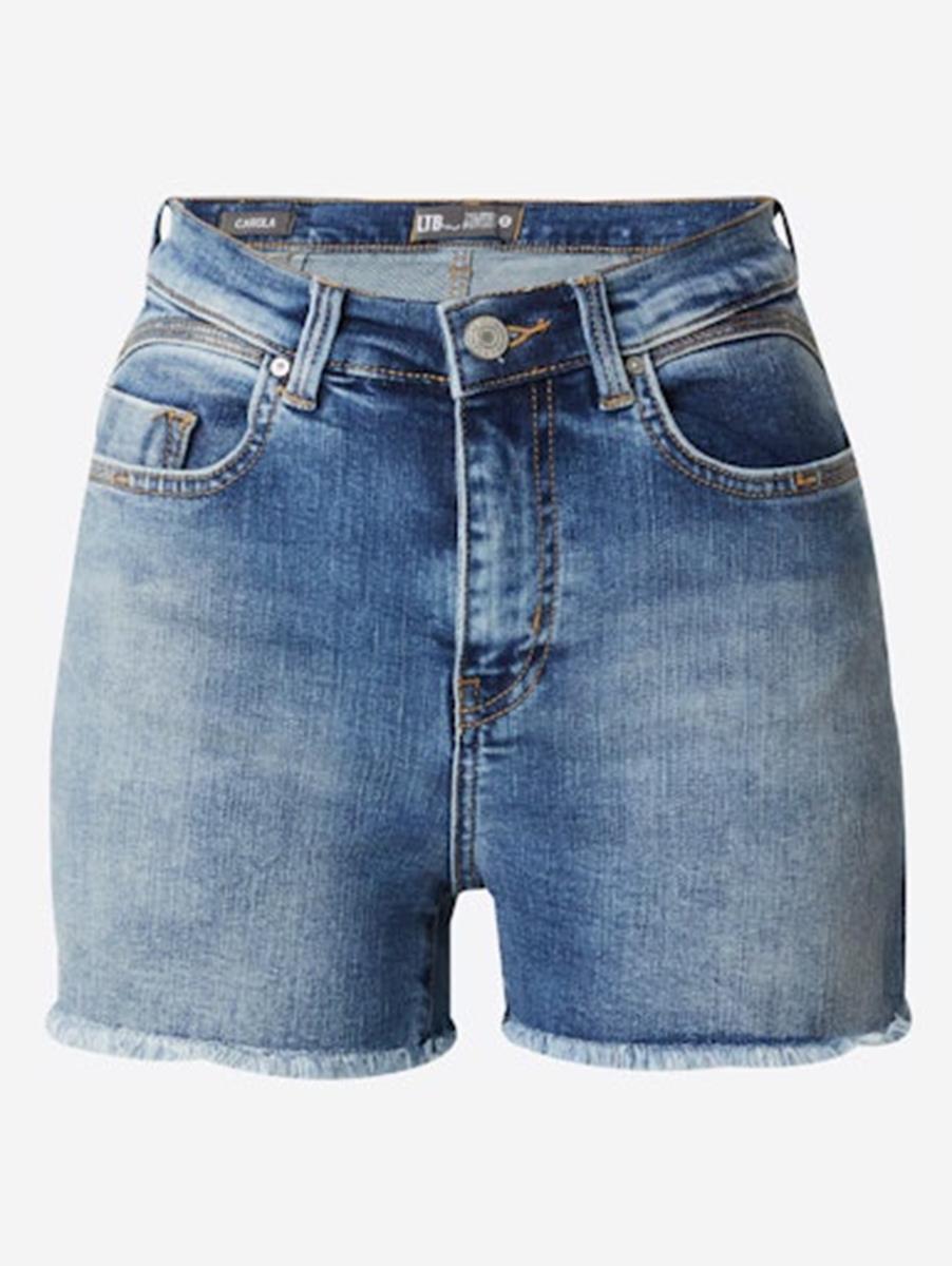 Short Carola